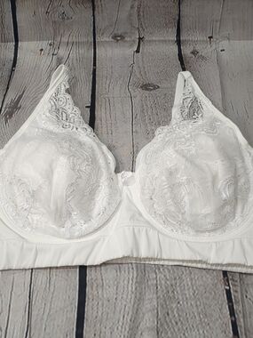 Rhonda Shear White Lace Underwire Bra